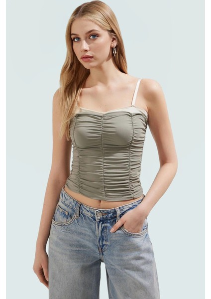 Crop Bluz Dantel Detaylı Örme Poliamid Yazlık Fitted Trend Tasarım Profesyonel Görünüm