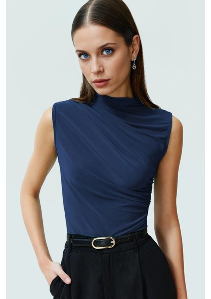 Yazlık Örme Bluz Vücuda Oturan Dik Yaka Kolsuz Esnek Özenle Seçilmiş Mükemmel Uyum