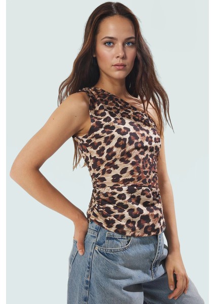 Asimetrik Yaka Kolsuz Bluz %88 Polyester %12 Elastan Çok Leopar Desen Premium Kalite fiyatları