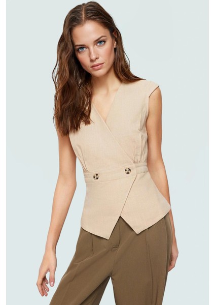 Pamuklu Keten Görünümlü Bluz; V Yaka Düğmeli Kolsuz Fitted Kalıp Özel Tasarım Özenle Seçilmiş fiyatları