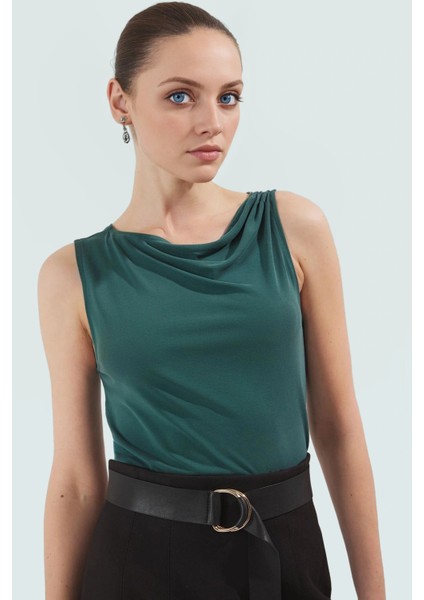 Modal Kumaştan Rahat Bluz Degaje Yaka Regular Kalıp Yazlık Özenle Seçilmiş Modern Stil