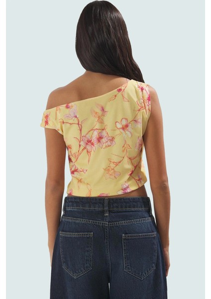 Çiçek Desenli Astarlı Polyester Bluz Asimetrik Yaka Kısa Kol Yazlık Örme Dayanıklı Malzeme modelleri