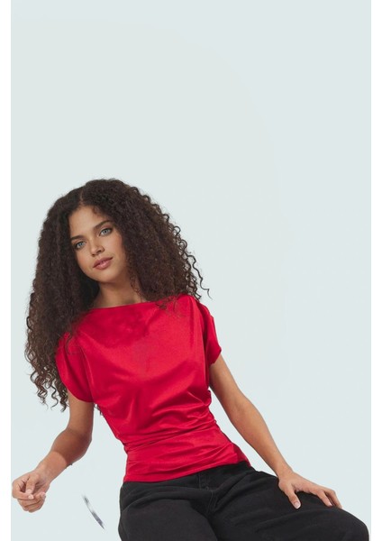 Esnek Örme Bluz; Kayık Yaka Kısa Kollu Fitted Kalıp Modern Stil Premium Kalite Özel Tasarım fiyatları