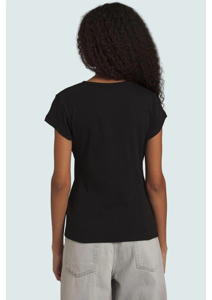 Yazlık Pamuklu Düğmeli Bluz Rahat ve Şık Bir Seçenek Konforlu Kesim Yüksek Kalite