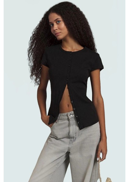 Yazlık Pamuklu Düğmeli Bluz Rahat ve Şık Bir Seçenek Konforlu Kesim Yüksek Kalite fiyatları