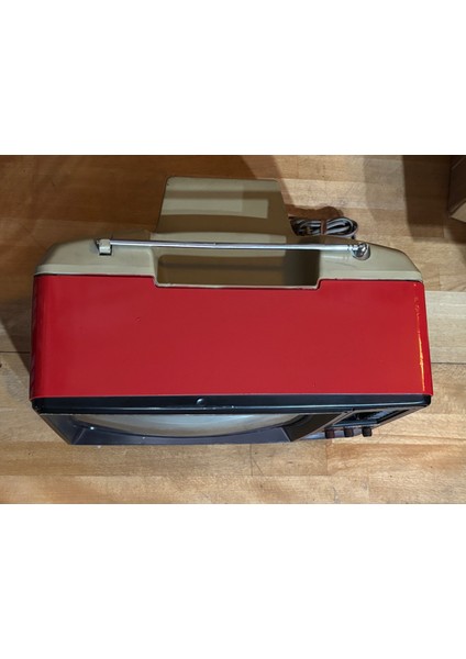 Üniversum 37 Ekran Siyah-Beyaz Televizyon -Dekorluk