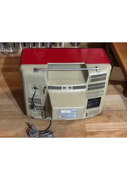 Üniversum 37 Ekran Siyah-Beyaz Televizyon -Dekorluk fiyatları