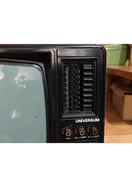 Üniversum 37 Ekran Siyah-Beyaz Televizyon -Dekorluk