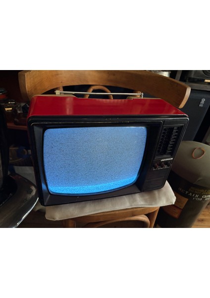 Üniversum 37 Ekran Siyah-Beyaz Televizyon -Dekorluk