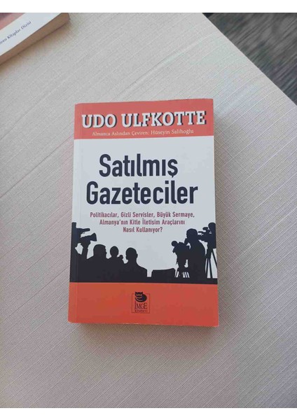 Satılmış Gazeteciler" Kitabı, Politikacıların, Gizli Servislerin ve Büyük Sermayenin Almanya'nın Kitle Iletişim Araçlarını Nasıl Kullandığını Anlatıyor. Öğrenmeyi Öğrenmek" Kitabı 1998 Basimi 176 Sayfa