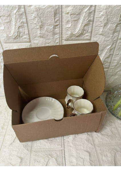 Altın Dekorlu Ekru 2'li Kahve Fincan Takımı, Şık ve Zarif Tasarım.