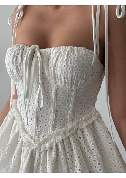 Ince Bağcıklı Askılı Büstiyer Detaylı Göğüs Kısmı Büzgülü Delikli Brode Party Parti Elbise