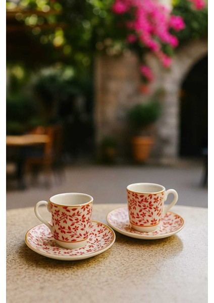 Renkli Çiçek Desenli 4 Parça Kahve Fincanı Takımı, Şık ve Kullanışlı Set