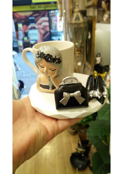 Özel Tasarım Siyah Kahve Fincanı, Şık ve Dekoratif Hediye Seçeneği