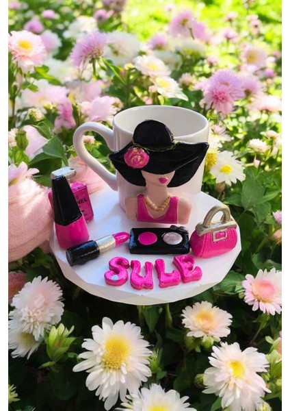 Isimli ve Makyaj Temalı Şık Kahve Fincanı, Pembe Renk Seçeneğiyle Özel Tasarım fiyatları