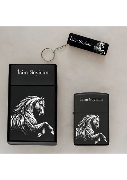At Horse Desenli Kişiye Özel Isimli Çakmak,metal Tabaka ve Anahtarlık Seti - 3'lü Hediye Set