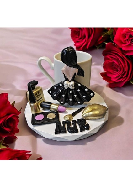 Isme Özel Tasarım Hediye Sunumluk, Arkası Dönük Kız Figürlü, Şık ve Özgün Tasarım