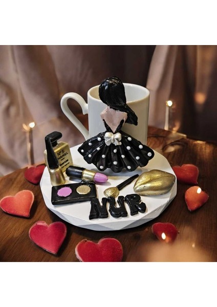 Isme Özel Tasarım Hediye Sunumluk, Arkası Dönük Kız Figürlü, Şık ve Özgün Tasarım fiyatları