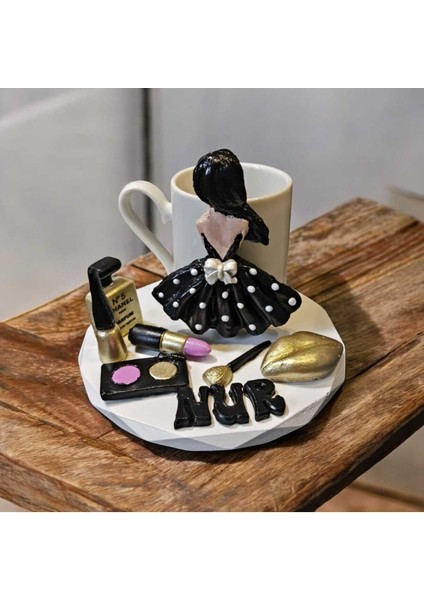 Isme Özel Tasarım Hediye Sunumluk, Arkası Dönük Kız Figürlü, Şık ve Özgün Tasarım fırsatları