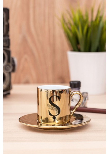 Ş Harfi Çiçekli Altın Kahve Fincanı, Şık ve Zarif Tasarım