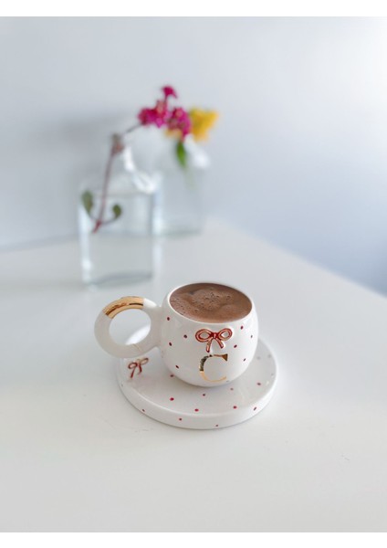 Kırmızı Fiyonklu 24K Altın Yaldızlı Double Türk Kahvesi Fincanı - C Harfi