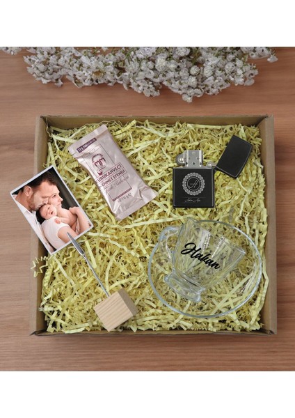 Kişiye Özel Isimli Dtf Cam Kahve Fincanı, Ahşap Fotoğraf Tutucu ve Çakmak Seti