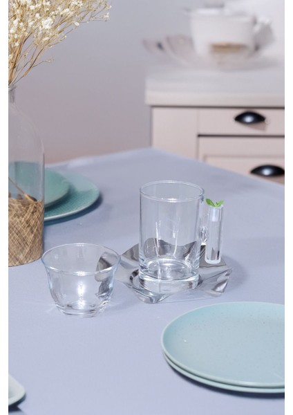 18 Parça Beyaz Çay ve Kahve Seti, Şık ve Kullanışlı Ev Tasarımı Için Ideal.