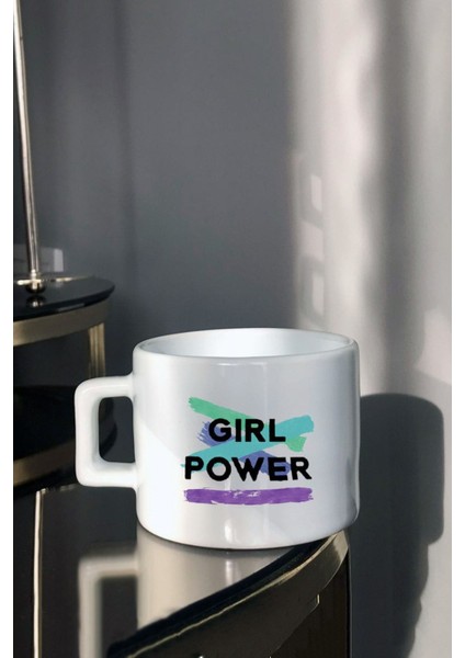 Renkli Girl Power Temalı Çay Fincanı, Beyaz, Şık ve Enerjik Tasarım