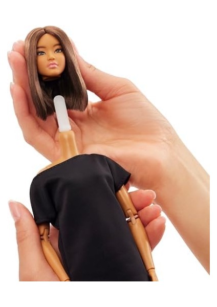 Basıcs™ Koleksiyon Moda Bebekler - Kumral Kısa Saçlı Barbie Basics Koleksiyona Uygun Bebek, Siyah Elbisesi ve Sivri Burunlu Botlarıyla Kahverengi Saçlı Model 01 JBH72 fiyatları