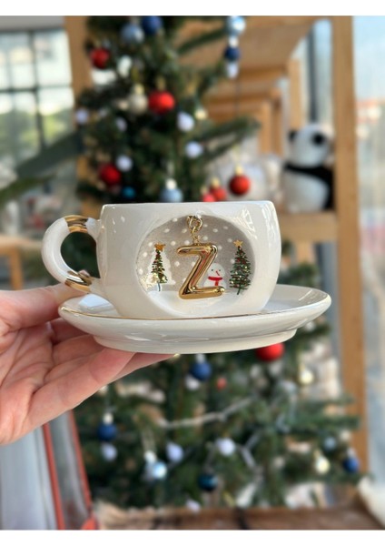 El Yapımı Seramik Harfli Kupa, Yılbaşı Temalı, Kardan Adam ve Çam Ağacı Detaylarıyla