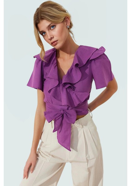 Flamlı Pamuk V Yaka Fitted Bluz Yazlık Günlük Tarz Konforlu Kesim Şık Görünüm