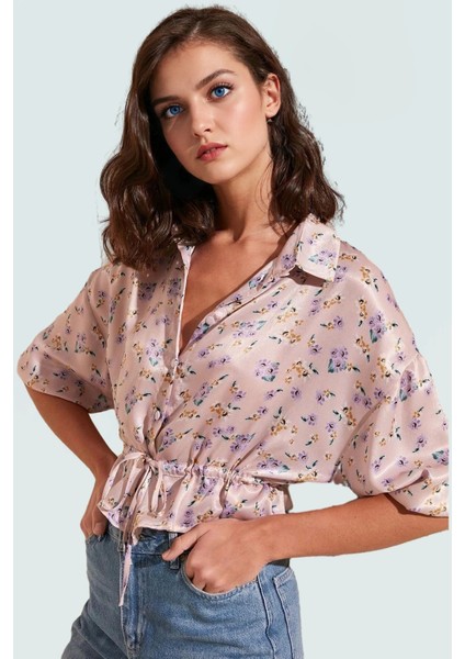 Kadın Pudra Çiçekli Saten Bluz Düğmeli Crop Kalıp Günlük Zarifane Tasarım Seçkin Malzeme