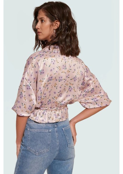 Kadın Pudra Çiçekli Saten Bluz Düğmeli Crop Kalıp Günlük Zarifane Tasarım Seçkin Malzeme modelleri