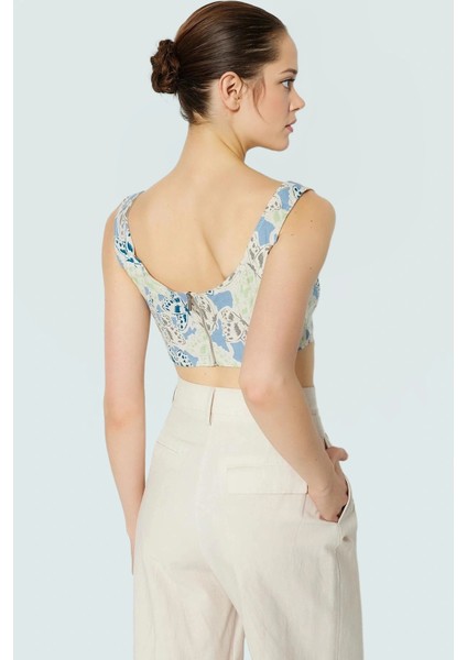 Çiçekli Desenli Crop Bluz Fitted Kalıp Dokuma Kumaş Yazlık Şık Görünüm modelleri
