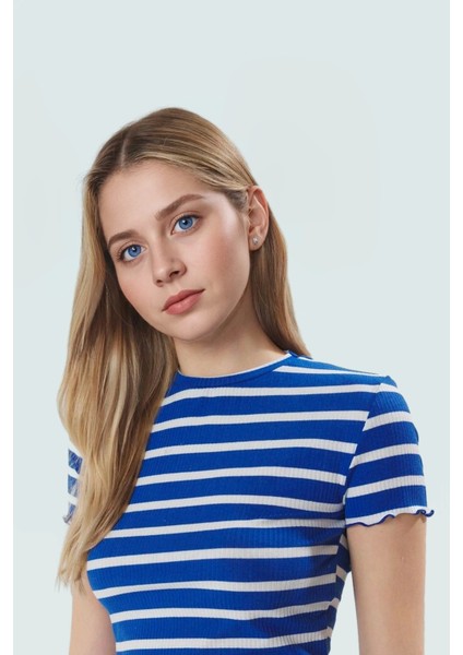 Çizgili Fitted Crop Kısa Kollu Örme Bluz Rahat Günlük Stil Zarifane Tasarım Premium Kalite