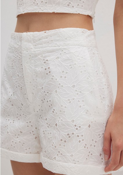 Fisto Işlemeli Beyaz Şort 1410236-70057