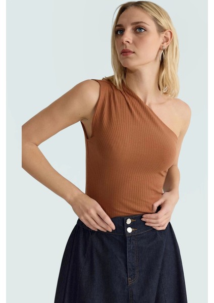 Asimetrik Yaka Fitted Kolsuz Örme Bluz Rahat Günlük Stil Şık Görünüm Kullanım
