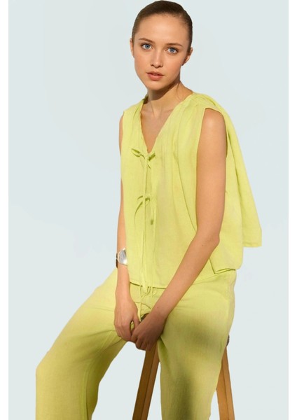 Yazlık Keten Bluz Bağlama Detaylı Dik Yaka Günlük Tarz Şık Görünüm Trend Tasarım