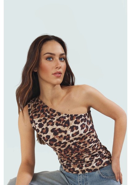 Tek Omuz Leopar Desenli Fitted Dokuma Bluz Rahat Yazlık Stil ve Şık Konforlu Kesim