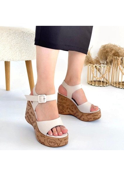 Riboy Bej Cilt Dolgu Topuk Sandalet fırsatları