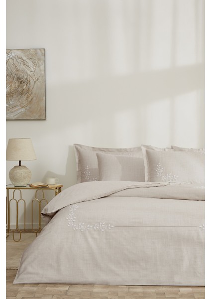 Daniela King Size Nakışlı Saten Nevresim Takımı