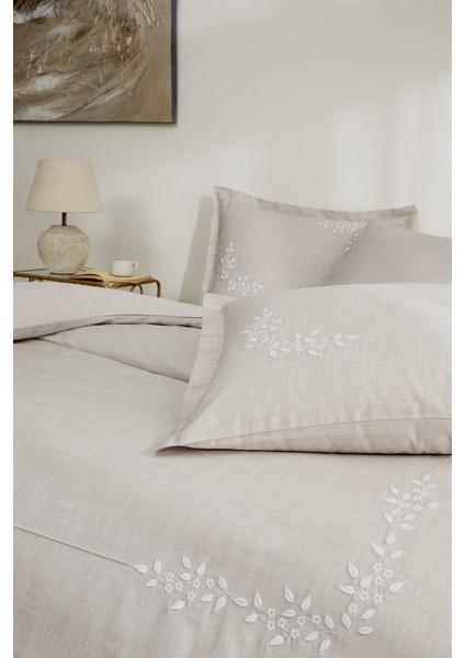 Daniela King Size Nakışlı Saten Nevresim Takımı fiyatları