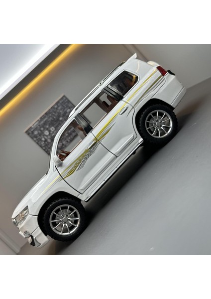 Alaşım Araba Modeli 1:24 Toyota Prado Arazi Aracı Süsleri (Yurt Dışından) modelleri