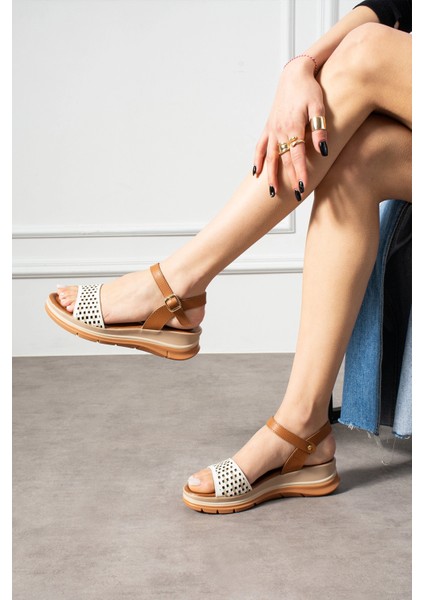 Beyaz Lazer Desenli Tek Bant Günlük Kadın Sandalet