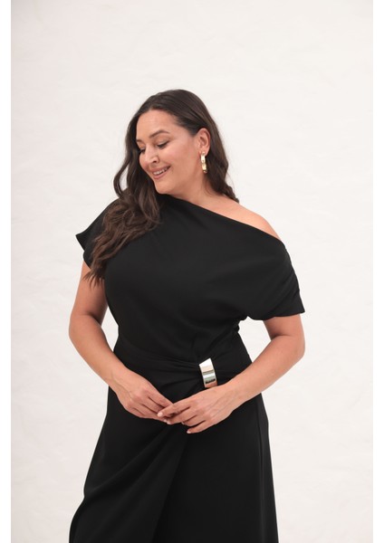 Kadın Siyah Aksesuar Detay Midi Elbise modelleri