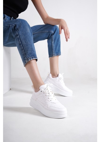 Alına Bağcıklı Ortopedik Taban Kadın Sneaker Günlük Ayakkabı Bt Kırık Beyaz fırsatları