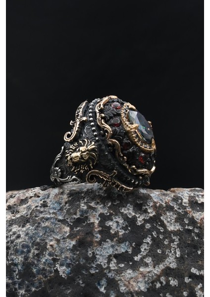 925 Ayar Gümüş Erkek Yüzük Özel Tasarım Sıkma Kehribar ve Mistik Topaz Taşlı Aslan Figürlü 902033 fiyatları