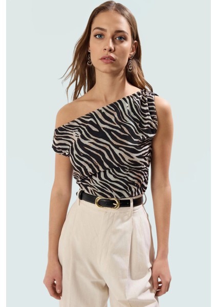 Fitted Kalıp 100 Polyester Bluz Asimetrik Yaka Kısa Kol Yazlık Özenle Seçilmiş Uzun Ömürlü