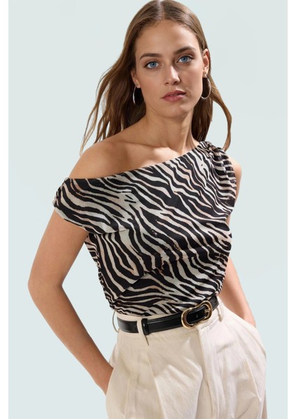 Fitted Kalıp 100 Polyester Bluz Asimetrik Yaka Kısa Kol Yazlık Özenle Seçilmiş Uzun Ömürlü fiyatları