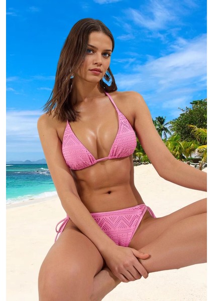 Üçgen Bağlamalı Bikini Takımı Klora Dayanıklı Yüksek Konfor Esnek Kumaş Ergonomik Kesim fiyatları